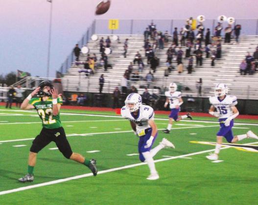 Dublin Lion Cameron Patton moves to a catch the ball before a long run downfield during Friday’s home game against the Jacksboro Tigers. Paul Gaudette | Citizen staff photo