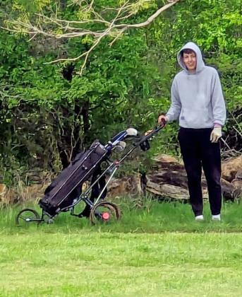 DHS golfers swing into district play