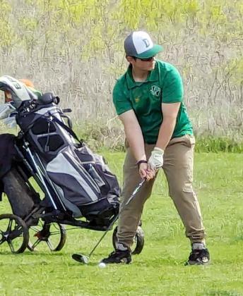DHS golfers swing into district play