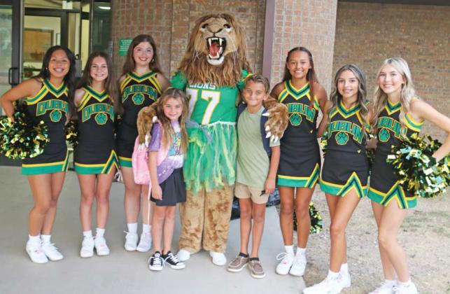 Kids and parents make their way to Dublin Elementary School