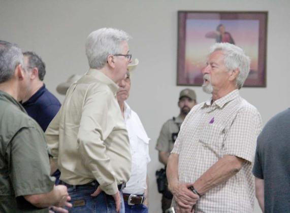 Citizens visit with Lt. Governor Dan Patrick Wednesday, Aug. 31. Paul Gaudette | Citizen staff photo
