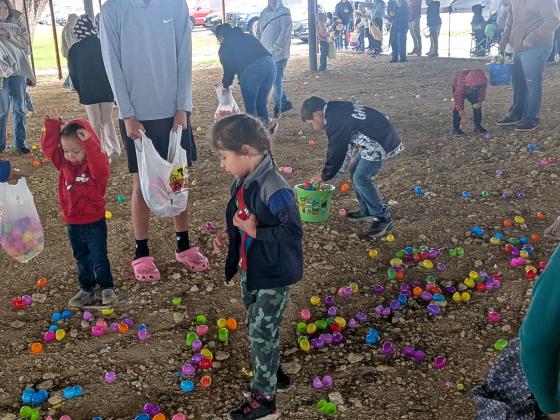 kids hunting eggs