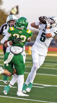 Danielle Meador | Citizen staff photo Lion Jory McKeithen pushes into a blocker to stop a Santo receiver.