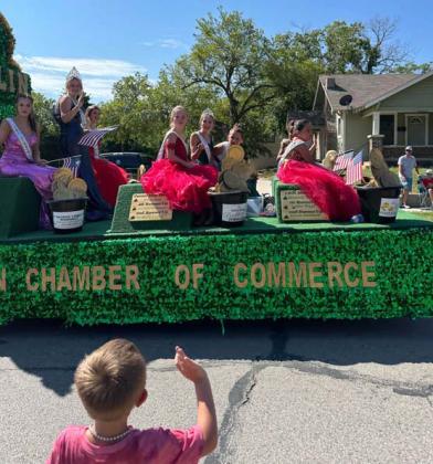 Miss Dublin, Jr. Miss Dublin and Little Miss Dublin contestants wave from the Dublin Chamber of Commerce’s float while traversing Stephenville streets for the parade. Danielle Meador Photography