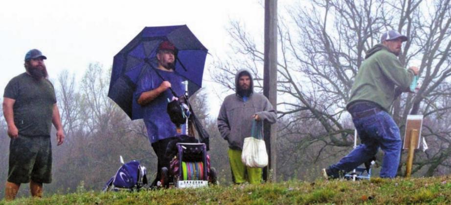 Drizzle doesn’t deter disc golfers