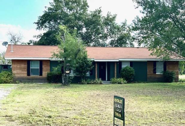 These are the houses awarded “You Make Us Look Good” for September by Revitalize Dublin. Above is 621 W. Prairie and below is 634 East Live Oak. Courtesy photo