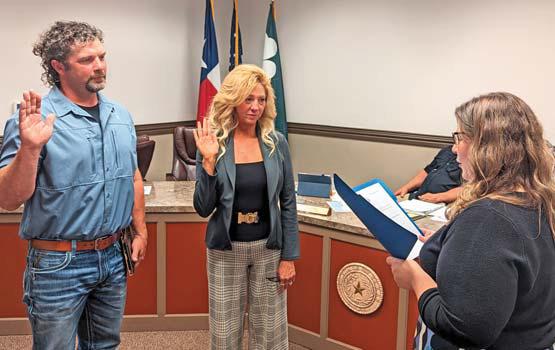 Newly elected councilmembers Jacob McCullough and Nancy Williams are sworn into office Monday, June 10 by City Secretary Melissa Minor. Paul Gaudette | Citizen staff photo