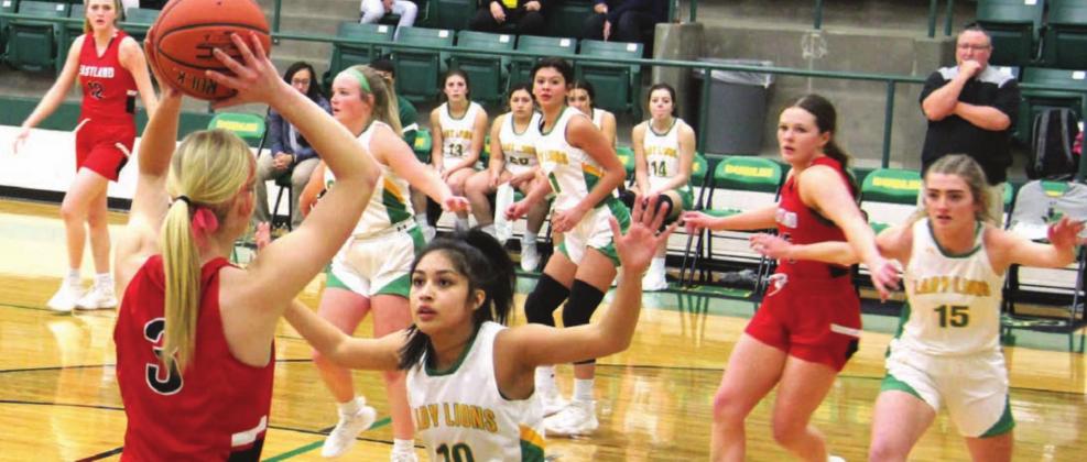 Cards, Lady Cards conquer Gorman