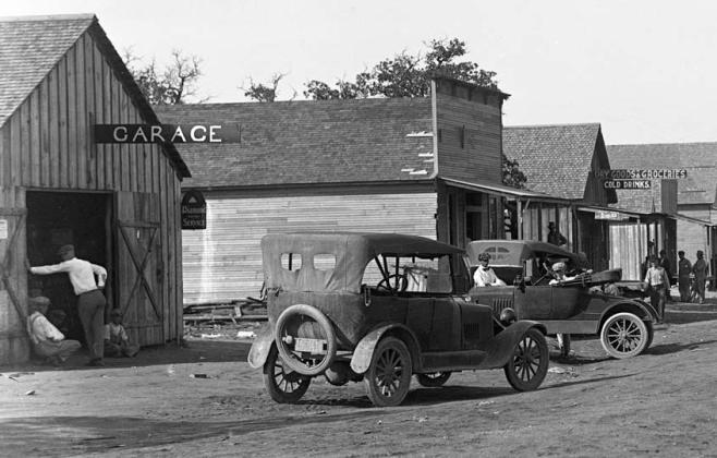 This picture looks like it was made in one of the communities outside of Dublin. It was probably taken around 1915. If you have information about where this photo was made, contact the museum. Dublin Historical Museum/Ralph and Dossie Rogers Collection