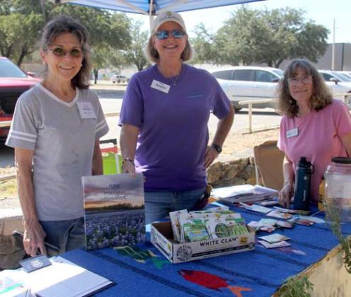 Master Gardener volunteers handed out seed packets and plants at the Saturday, Aug. 19 Dublin Market Days. Wyndi Veigel | Citizen staff photo