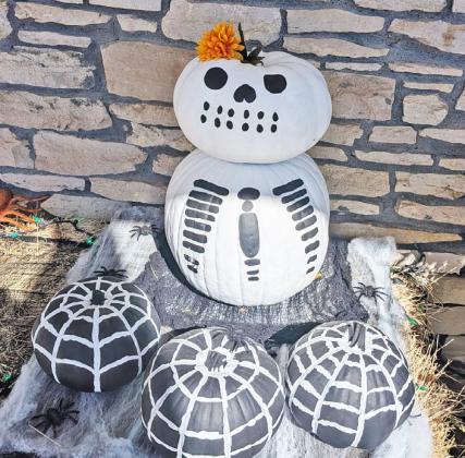 Salyer Chiropractic’s pumpkin contest drew a lot of creative submissions leaving the judges assembled from outside the clinic with some tough choices. Above, the winners in order wereapumpkinspicelattebyElaynaCantero,awartywomanwho wishedfor Mary Kay by Mindy Gardner and Mr. P. Pumpkinhead the paper boy by The Dublin Citizen. Paul Gaudette | Citizen staff photo