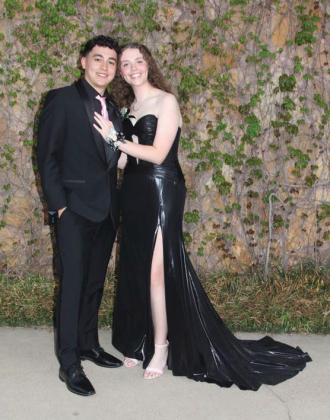 LHS Prom gives taste of the ‘20s