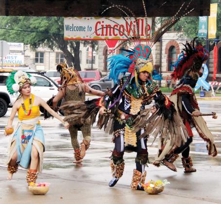 Folkloric dancers take to the street at Stephenville’s Cincoville Saturday, May 4 in honor of Cinco de Mayo. For more photos see page 8A. Wyndi Veigel-Gaudette | Citizen staff photo