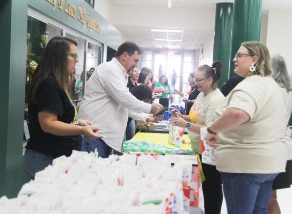 Teachers collect a wide variety of give-a-ways from businesses during the Teacher Convocation and Welcome Back Breakfast Thursday, Aug. 1. Wyndi Veigel-Gaudette | Citizen staff photo