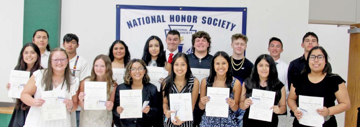 17 DHS students join NHS