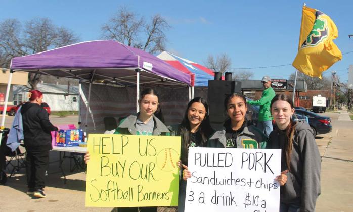 Paul Gaudette | Citizen staff photo The Brookshire Brothers parking lot was filled with delicious smoky smells Saturday, March 9 as Lady Lions and supporters served up a pulled pork sandwich fundraiser. Proceeds from the event went to help buy player banners for the home stadium