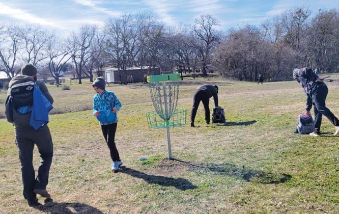 Frisbee flingers pack the park