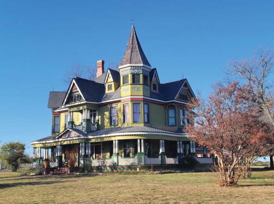 Roxanne McInroe’s 1898 Victorian home will be on this Sunday’s Tour of Homes. The home, also known as the Harris Home, showcases beautiful original features such as stained glass windows and a plethora of wood. The home is located at 502 W. Clinton. Wyndi Veigel-Gaudette | Citizen staff photo