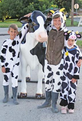 Kids enjoy hugging a cow at the Lions Club Irish Stampede 10K-5K-2K race Saturday, June 10. The race is held in honor of Dairy Month. For race results and more photos see B1. Paul Gaudette | Citizen staff photo