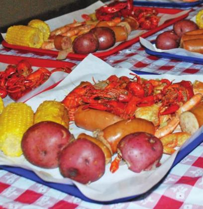 Smiles abound in Ragin’ fundraiser