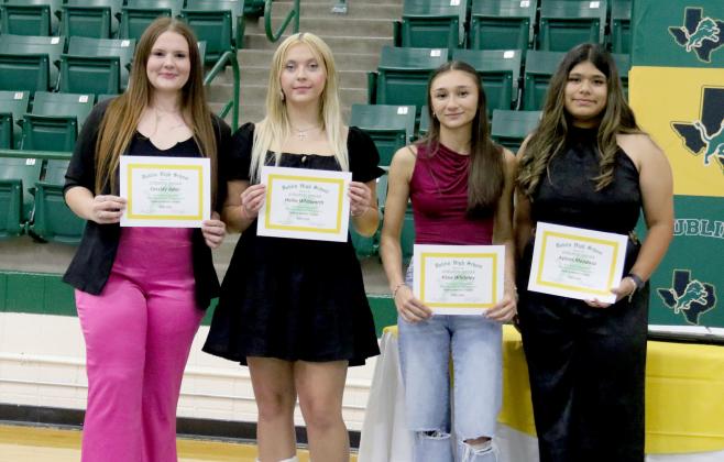 Athletic Trainers Cassidy Adair, Hailie Whitworth, Kloie Whiteley and Ayleen Mendoza