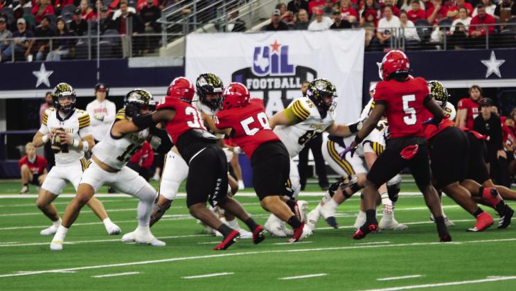 The Stephenville High School Yellowjackets battle against the Kilgore Bulldogs during the 4A-Div 1 Championship game at AT&amp;amp;T Stadium Friday, Dec. 19. Stephenville claimed its 7th State Title in the 10-0 defensive battle. More than 18,000 fans filled the stadium. Wyndi Veigel-Gaudette | Citizen staff photo