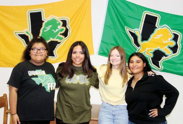Junior Class Secretary Rose Perez, Historian Karyna Lopez, Vice President Paige Wilson, President Mariana Ortiz