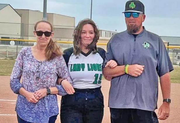 Lady Lions host Sr. Night