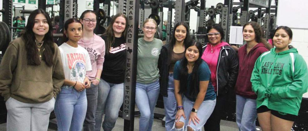 Girls lift 2nd place at DeLeon