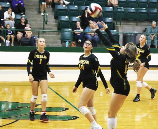 The Dublin JV Gold Lady Lions align to return the ball against Early in a home game Sept.30. Paul Gaudette | Citizen staff photo
