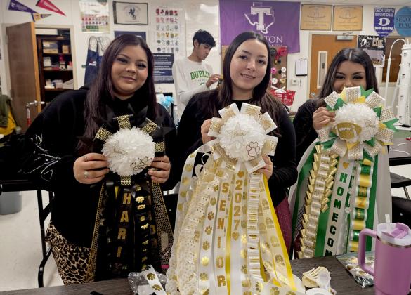 Students in Mrs. Sophie Hayhurst’s Floral Design class learn the ins and outs of making Homecoming mums over the past few weeks. They were allowed to create their own mums and garters, or give them to Homecoming dates. Not only did students learn the creative and mechanical process, they also worked on how ordering one works. Wyndi Veigel-Gaudette | Citizen staff photos