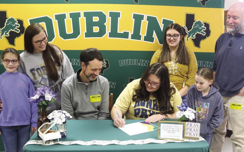 Keith signs with Howard Payne