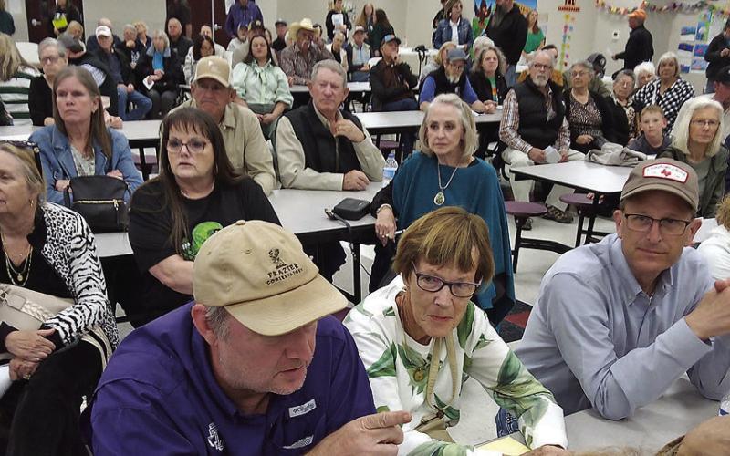 More than 400 people attend a recent meeting at Lingleville ISD to receive information on how to be an intervenor or protestor on the Dinosaur-Longshore KV 765 line project. Ben Pate | Courtesy photo