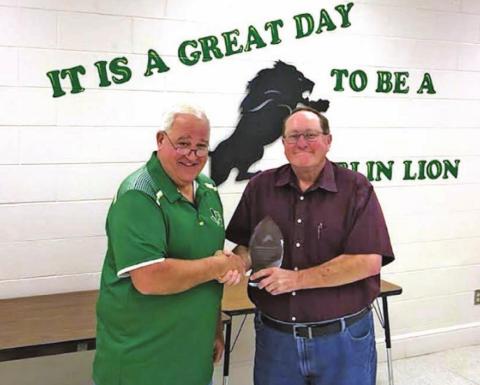 Charlie Bradberry was honored by Dublin ISD in recognition of his service as a school board member during Monday night’s regular school board meeting. Bradberry served on the board from 2012-2021. Presenting the award was Jeff Weaver. Pat Leatherwood | Submitted photo