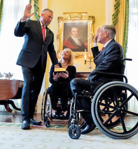 Gov. Abbott swears in Senator Springer