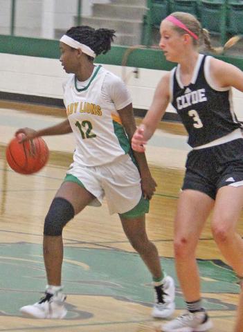 Lady Lions corral Clyde