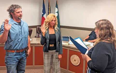 Newly elected councilmembers Jacob McCullough and Nancy Williams are sworn into office Monday, June 10 by City Secretary Melissa Minor. Paul Gaudette | Citizen staff photo