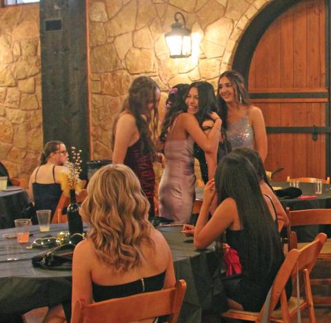 LHS Prom gives taste of the ‘20s