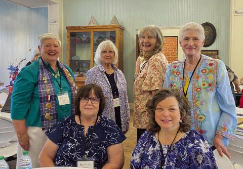 Bosque River DRT attends district meeting