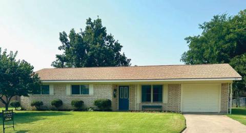 Above, 709 Belfast was named as one of Revitalize Dublin’s ‘You Make Us Look Good’ recipients for August. Below, 1010 North Post Oak was also named. Submitted photo