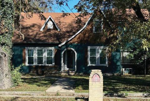 These homes were presented the ‘You make us look good’ award by Revitalize Dublin for November. Above is 212 West Live Oak. Submitted photo