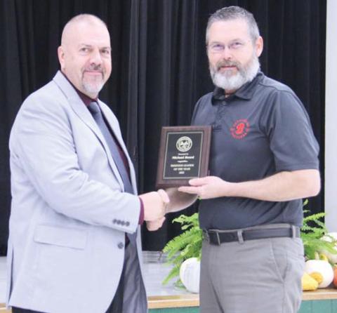 Micheal Beard is presented this year’s Business Leader of the Year by the Dublin Chamber of Commerce at their gratitude banquet Saturday, Nov. 12. Beard is the store manager for Dublin’s Brookshire Brothers and was presented the award by Chamber Executive Director John J. Staud. Wyndi Veigel | Citizen staff photo