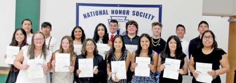 17 DHS students join NHS