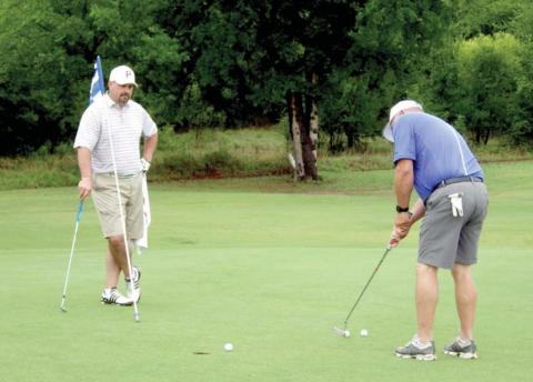 Hogan tourney on Par despite delay
