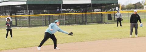 Home Run Derby draws swingin’ crowd