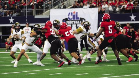 The Stephenville High School Yellowjackets battle against the Kilgore Bulldogs during the 4A-Div 1 Championship game at AT&amp;T Stadium Friday, Dec. 19. Stephenville claimed its 7th State Title in the 10-0 defensive battle. More than 18,000 fans filled the stadium. Wyndi Veigel-Gaudette | Citizen staff photo